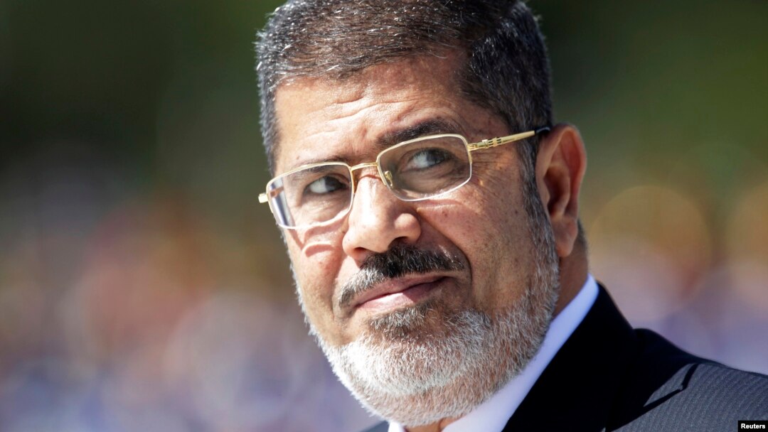 Muhammad Mursiy va uning safdoshlariga mamlakat bo'ylab harakatlatish taqiqlab qo'yildi.
