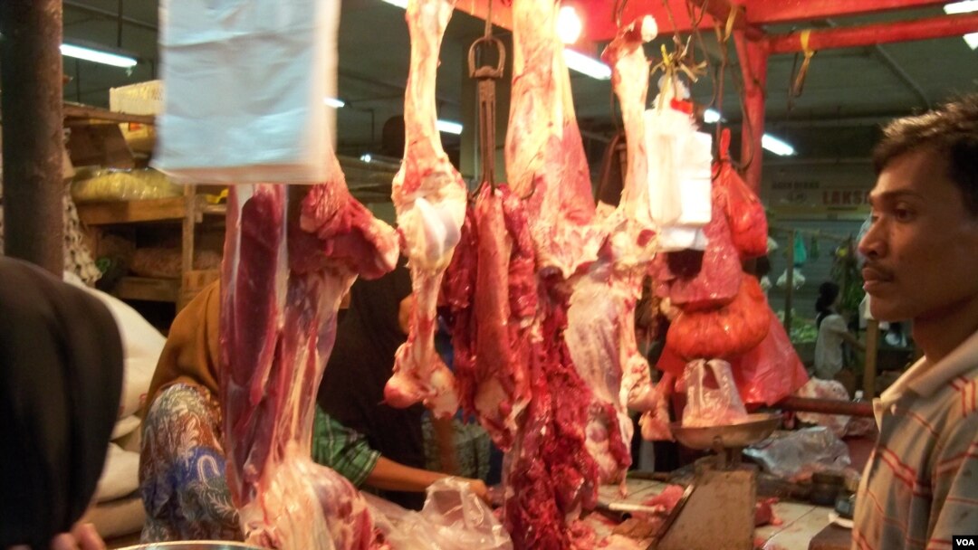 Pedagang daging sapi di pasar tradisional di Bintaro, Tangeran. (Foto: Dok)