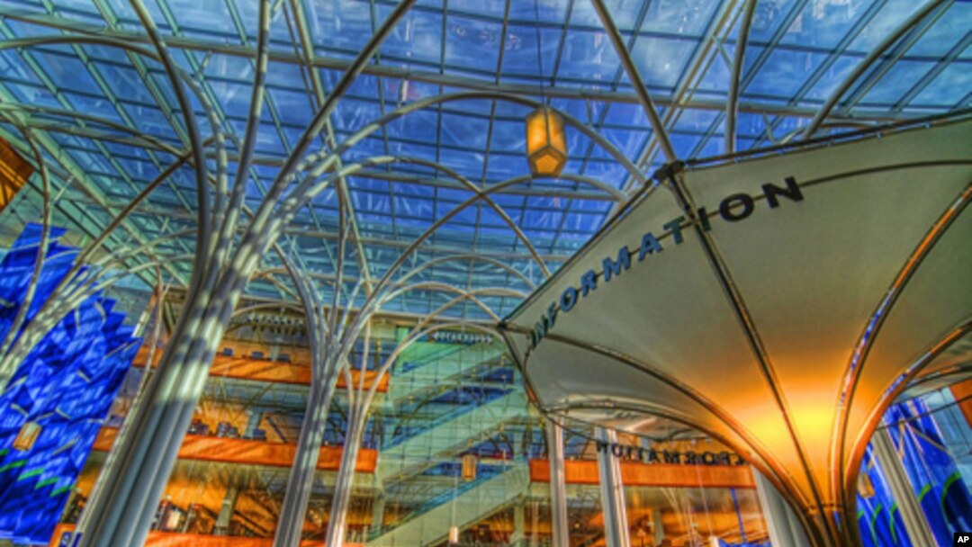 During the economic downturn, library systems feel lucky to stay open with full service, let alone open beautiful new buildings like the stunning Indianapolis Marion County Central Library in Indiana.
