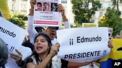 Los partidarios de Edmundo González participan en una protesta en Madrid, España, el martes 10 de septiembre de 2024.