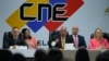 ARCHIVO - El presidente del CNE, Elvis Amoroso, en el centro, habla a la prensa en la sede del poder electoral junto al resto de la directiva de ese poder, en Caracas, el 29 de mayo de 2024.