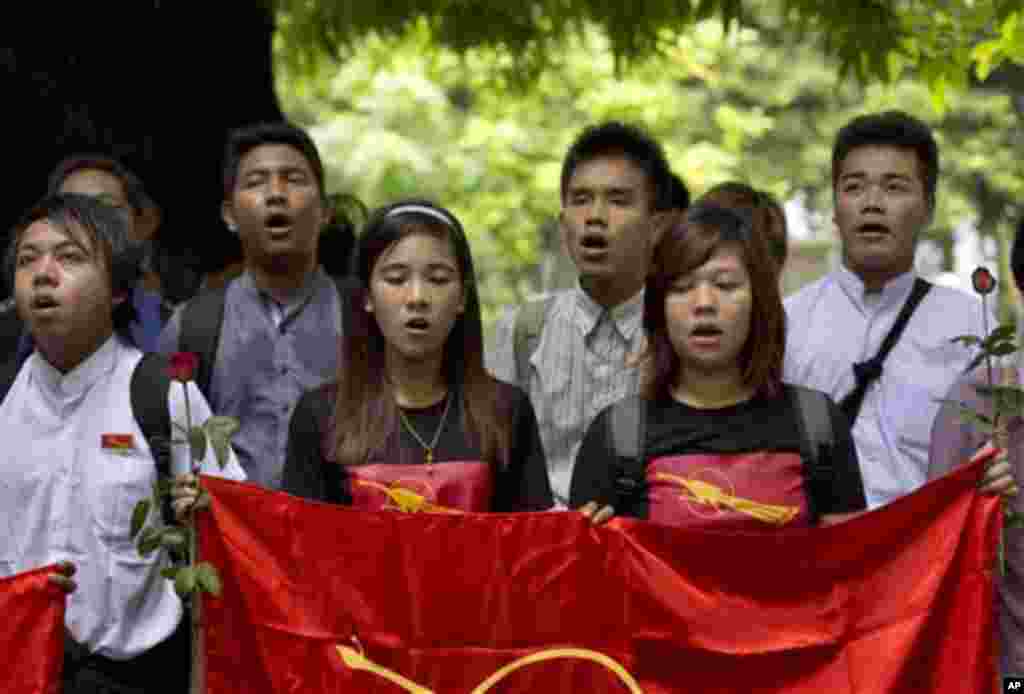 7 July အထိမ်းအမှတ် အခမ်းအနားကို ရန်ကုန်တက္ကသိုလ် ပရဝဏ်အတွင်း ပြုလုပ်ခဲ့စဉ်