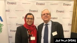 د افغانستان د تحقیقاتو او ارزونې د مرکز مشره د جایزې اخیستلو مراسمو کې