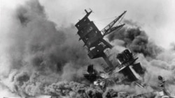历史资料照片：美国海军战列舰“亚利桑那”号被日本飞机击沉。（1941年12月7日）