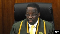 肯尼亚首席大法官木图加宣布最高法院的判决