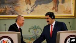 Cumhubaşkanı Erdoğan Venezuela Devlet Başkanı Maduro'ya destel verdiğini açıkladı.