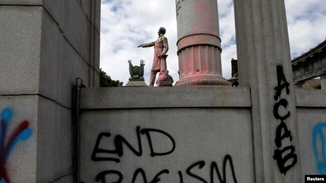 Confederate monument