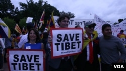 华盛顿的人权组织国际声援西藏运动举行游行 (美国之音/钟辰芳)