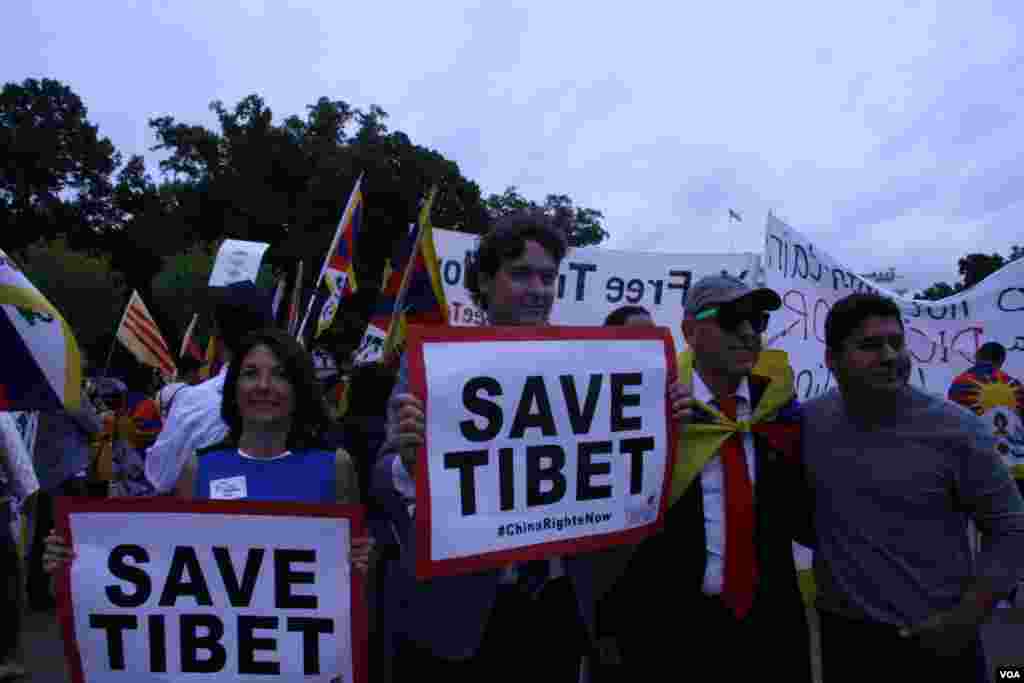 国际声援西藏运动主席玛提奥·梅卡其 (美国之音钟辰芳拍摄)