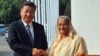 2016年10月14日，孟加拉國總理謝赫哈西娜在孟加拉國達卡與中國國家主席習近平握手