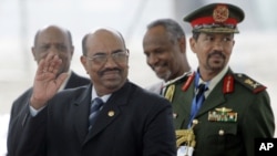 Sudanese President Omar Al-Bashir (left) is the subject of outstanding International Criminal Court arrest warrants.