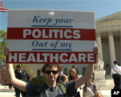 反對者打出標語：你的政治不要插手我的醫保