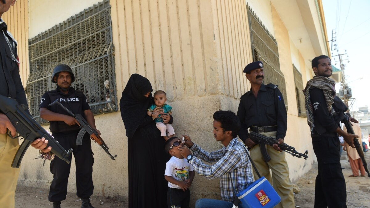 Gunmen Kill Two Pakistani Policemen Guarding Polio Vaccinators