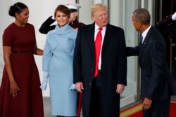 Presiden Barack Obama dan ibu negara Michelle Obama menyambut Presiden terpilih Donald Trump dan Melania Trump di Gedung Putih, Washington, D.C., 20 Januari 2017.