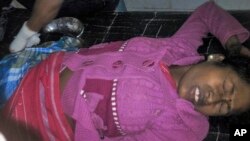 23일 인도 북부 아쌈 주에서 폭동이 발생한 가운데 부상자가 병원에서 치료를 받고 있다.