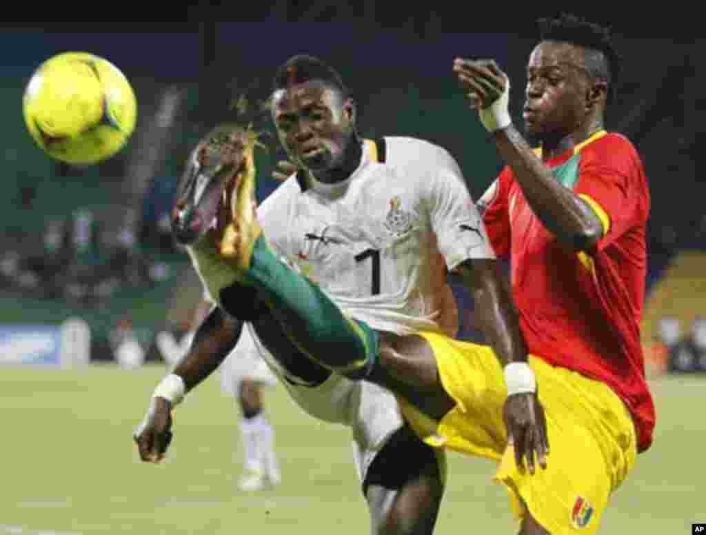 Ghana's Inkoom Samuel (L) challenges Bah Mamadou Dioulde of Guinea during their African Cup of Nations Group D soccer match at Franceville stadium February 1, 2012.