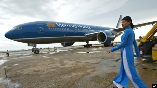 Nhân viên và máy bay của Hãng hàng không Vietnam Airlines