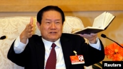 Mantan pejabat teras China, Zhou Yongkang saat menghadiri Kongres Nasional di Beijing, 12 Maret 2011 (Foto: dok). 