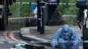 Polícia forense investiga cena do crime onde um soldado foi morto em Woolwich, sueste de Londres (Maio 2013)