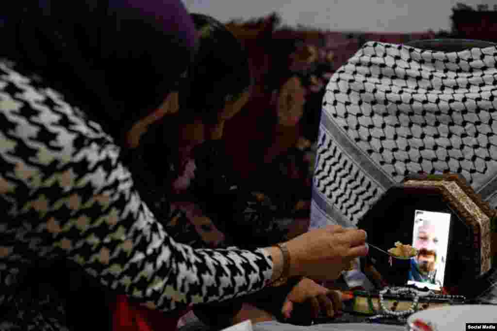 ملاقات افطاریی زن فلسطینی با شوهرش که پرستار است و از بیماران مصاب به کووید۱۹ مراقبت می‌کند. 