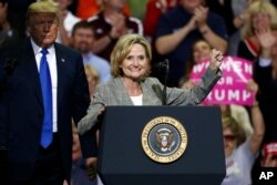 La senadora Cindy Hyde-Smith, republicana por Mississippi, es apoyada por el presidente Donald Trump para la elección del 6 de noviembre.