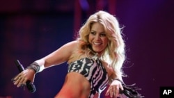 Colombian singer Shakira performs at the opening concert for the soccer World Cup at Orlando stadium in Soweto, South Africa, 10 jun 2010