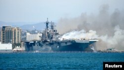 Пожар на борту корабля ВМС США USS Bonhomme Richard на военно-морской базе Сан-Диего, Калифорния, США 12 июля 2020 