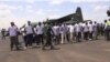Ba ex-combattants ya M23 na bozongi na bango kowuta Ouganda na aéroport ya Goma, Nord-Kivu, le 26 février 2019. (VOA/Charly Kasereka)