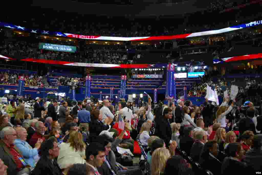 Delegates on the first night of the Republican National Convention, Tampa, Florida, August 28, 2012. (J. Featherly/VOA)