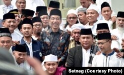 Presiden Joko Widodo berbicara mengenai ekonomi syariah dengan ratusan ulama se-Jadetabek di Istana Negara, Jakarta, Kamis, 7 Februari 2019. (Foto: Setneg)