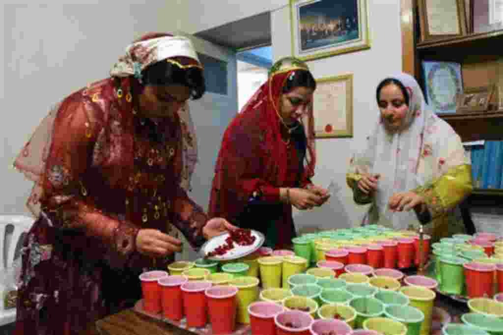 Iranian women prepare Pomegranate to serve during a gathering celebrate Yalda the longest night of the year in Tehran, Saturday Dec. 20, 2008. Iranians recited poetry and shared stories and food Saturday in all-night celebrations of the longest night of t