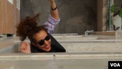 Hình ảnh trích từ video 'Happy' tải lên Internet của 6 người Iran.