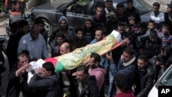 Relatives carry the body of farmer Amero Samor, 27, during his funeral, in front of his family house in Khan Younis, Gaza Strip, March 30, 2018.