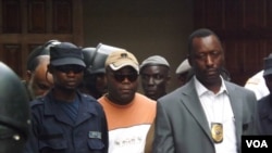 FrontPage Africa publisher Rodney Sieh (center) is being taken to jail (courtesy of FrontPage Africa)