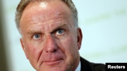 Karl-Heinz Rummenigge donne une conférence de presse à Genève, en Suisse, le 6 septembre 2016.