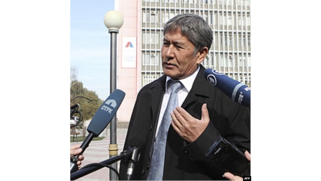 Olmosbek Otamboyev Bishkekda jurnalistlar bilan suhbatda