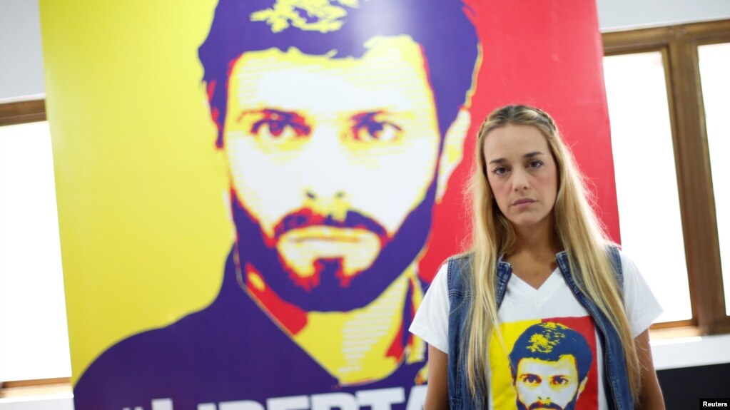 "Ahora vienen por mí", acusó Lilian Tintori, la esposa del opositor Leopoldo López, embarazada de su tercer hijo, al denunciar un proceso judicial abierto en su contra luego que la policía le decomisara una importante suma de dinero en un automóvil de su propiedad.