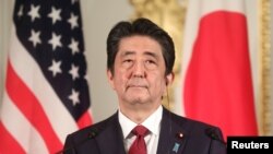 아베 신조 일본총리가 지난 27일 도쿄에서 열린 도널드 트럼프 미국 대통령과의 공동기자회견에서 북한과의 정상회담 의지를 거듭 밝혔다.