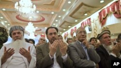 Salahuddin Rabbani (C) prays after he was introduced as the care taker to Jamiat-e Islami party during a gathering at the Kabul Intercontinental Hotel, October 4, 2011. 