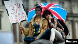 Demonstrators take part in a protest aimed at showing London's solidarity with the European Union following the recent EU referendum, inTrafalgar Square, central London, Britain, June 28, 2016. 