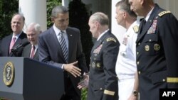 В центре: президент Барак Обама и генерал Мартин Демпси