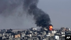 Người dân ở nhiều khu vực trong Dải Gaza nói các lực lượng Israel đã tấn công vào các khu dân cư, nơi không có bất kỳ một chiến binh Hamas nào.