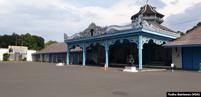 Ikon Pariwisata Solo, Wisata budaya Karaton Kasunanan Surakarta Hadiningrat tampak lengang, Sabtu (9/5), semua tempat wisata di Solo tutup sementara selama KLB Corona. (Foto: VOA/ Yudha Satriawan)