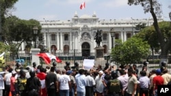 Remoción de fiscales provocó manifestaciones y el rechazo del presidente del Perú, Martín Vizcarra.