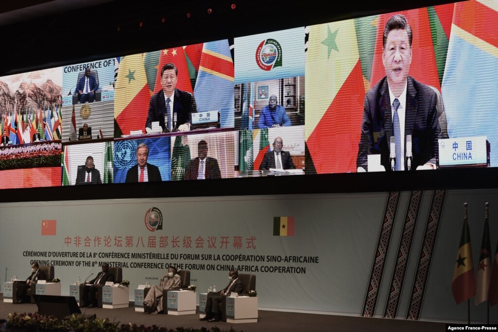 中国国家主席习近平于2021年11月29日在塞内加尔达喀尔举行的中非合作论坛(FOCAC)上发表讲话。(photo:VOA)