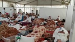 Suasana di dalam tenda jemaah haji di Arafah (foto: courtesy).