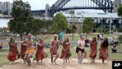 Традиційні танці аборигенів в Австралії. Виступ у Сіднеї на День Австралії