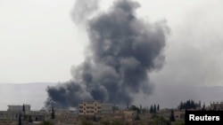 Над містом Кобані піднімається дим