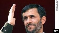 احمدی نژاد: قوه قضاییه رسیدگی به پرونده سه گردشگر آمريکایی را تسریع خواهد کرد