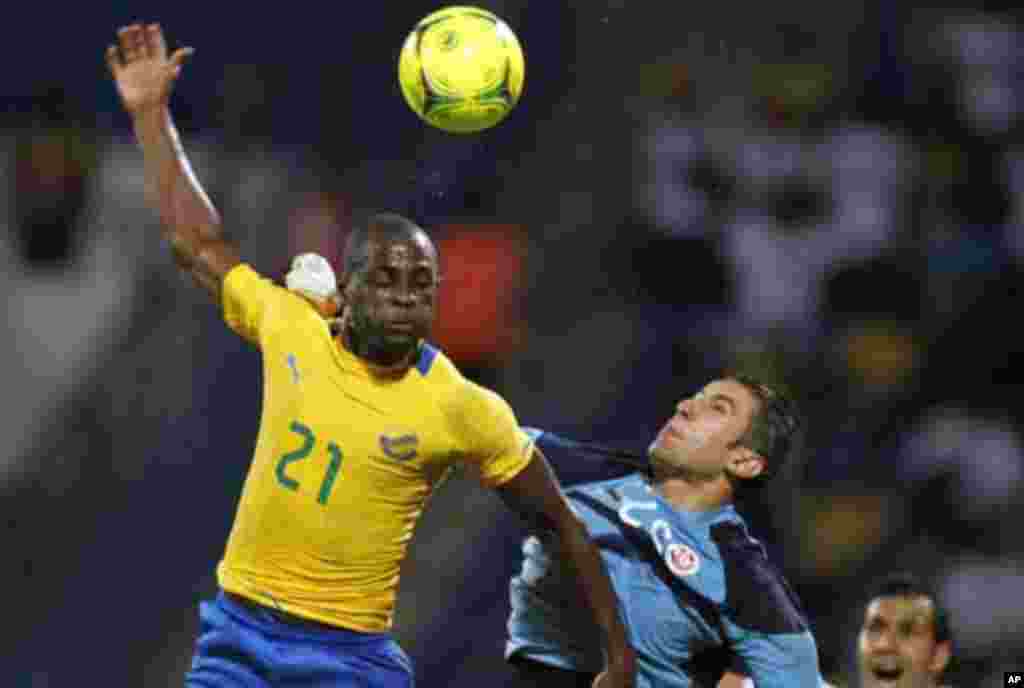 Tunisia's goalkeeper Rami Djridi (R) makes a save against Roguy Meye (L) of Gabon during their African Cup of Nations Group C soccer match at Franceville stadium in Gabon January 31, 2012.